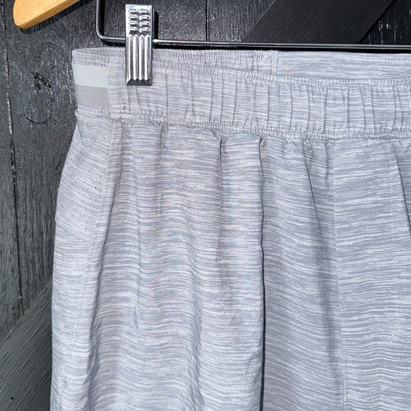 Lululemon Surge Athletic Run Short 6" / Heather Allover Sea Salt Light Cast Sz L - Picture 6 of 11